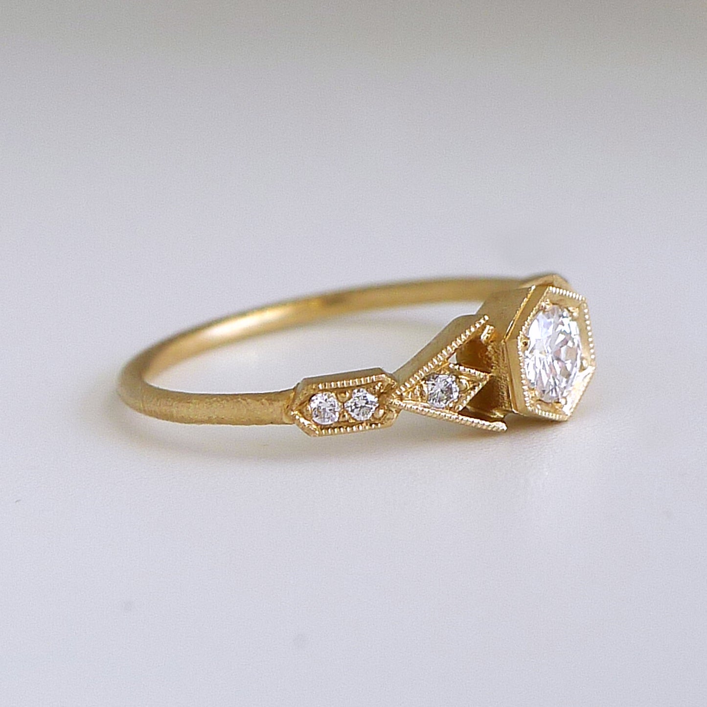 Abris Vestra Ring With Antique Diamond