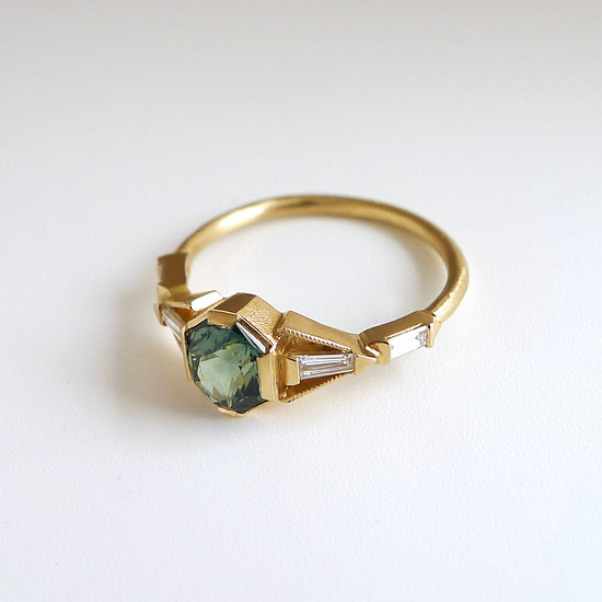 Obel Ring With Green Sapphire
