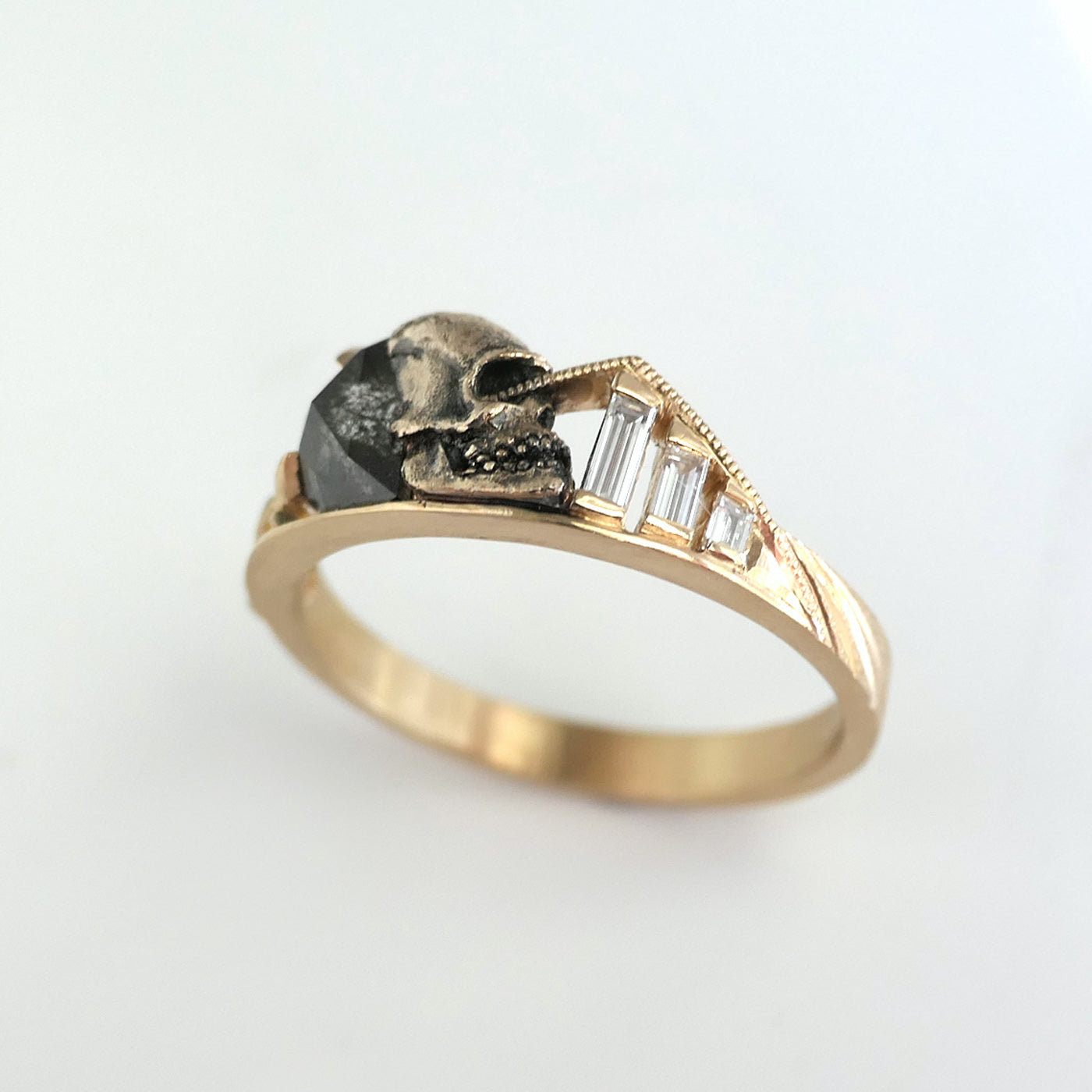 Lux Mori Ring