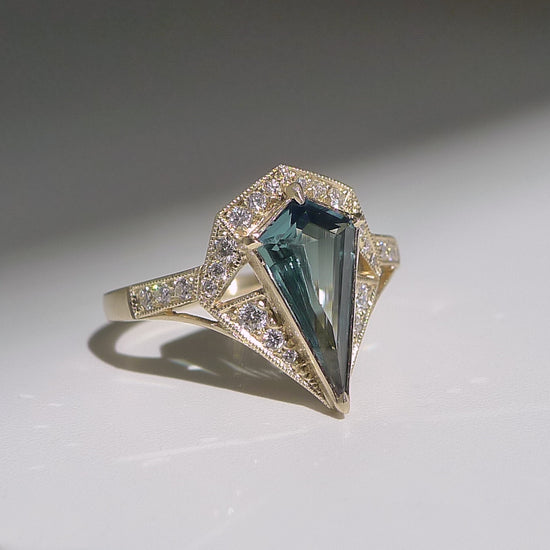 Nemes Ring With Teal Sapphire