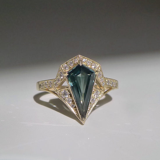 Nemes Ring With Teal Sapphire