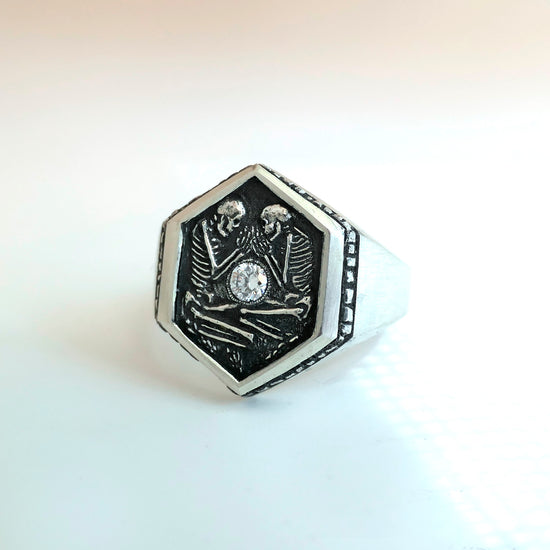 Shallow Grave Ring With Two Skeletons