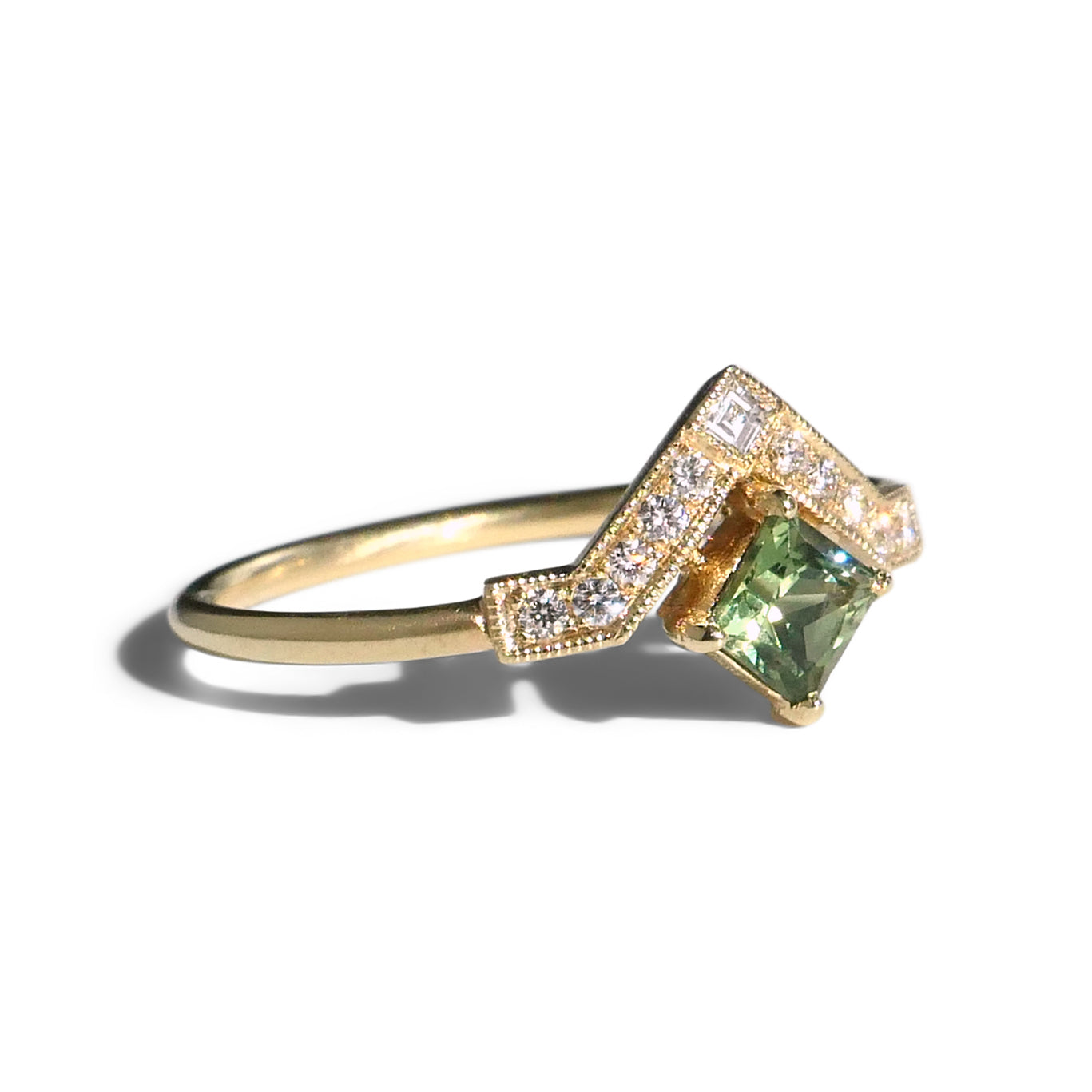 Artio Ring With Green Sapphire