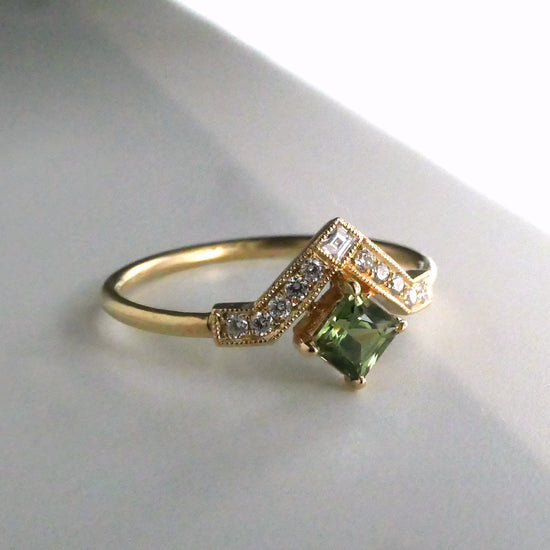 Artio Ring With Green Sapphire