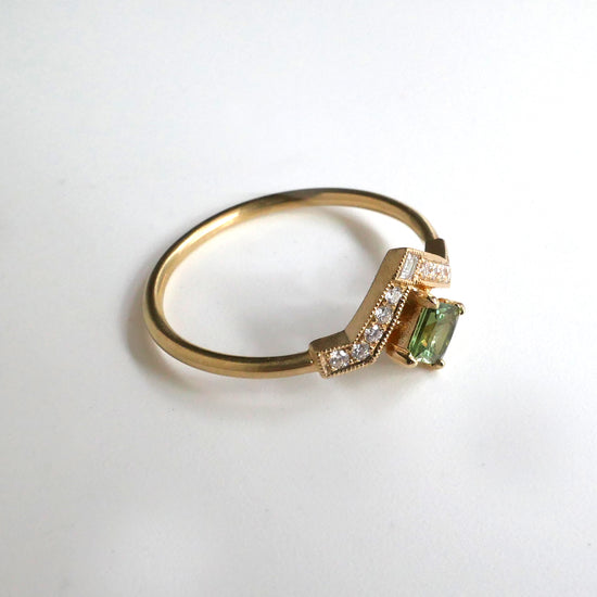 Artio Ring With Green Sapphire