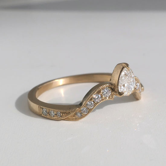 Dianthe Ring