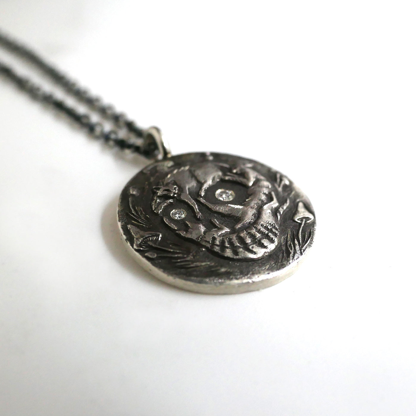 Meowmento Mori Pendant