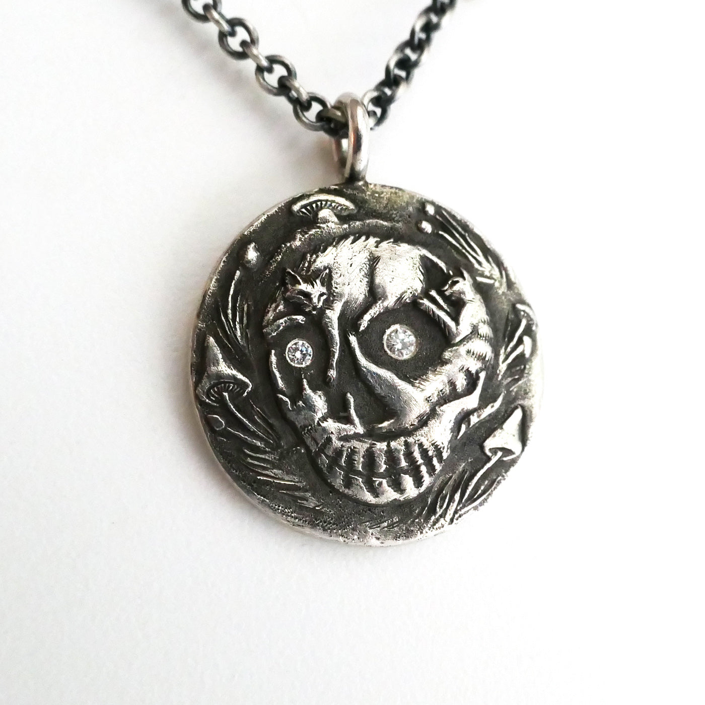Meowmento Mori Pendant