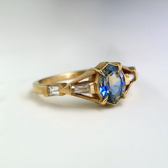 Obel Ring With Bicolor Sapphire