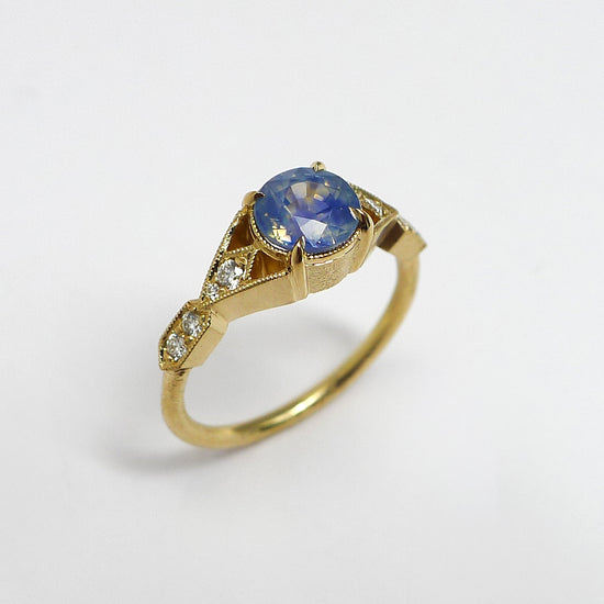 Aestas Ring With Opalescent Sapphire