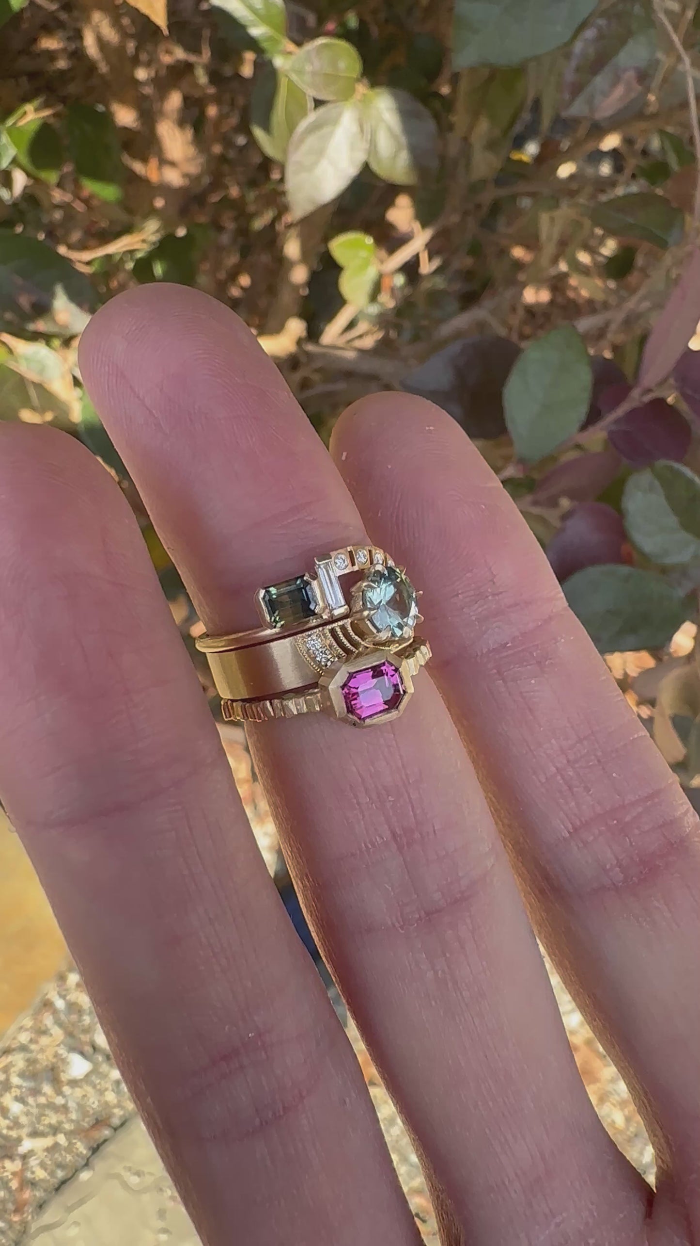 Load and play video in Gallery viewer, Semi Arch Band With Bi-Color Sapphire
