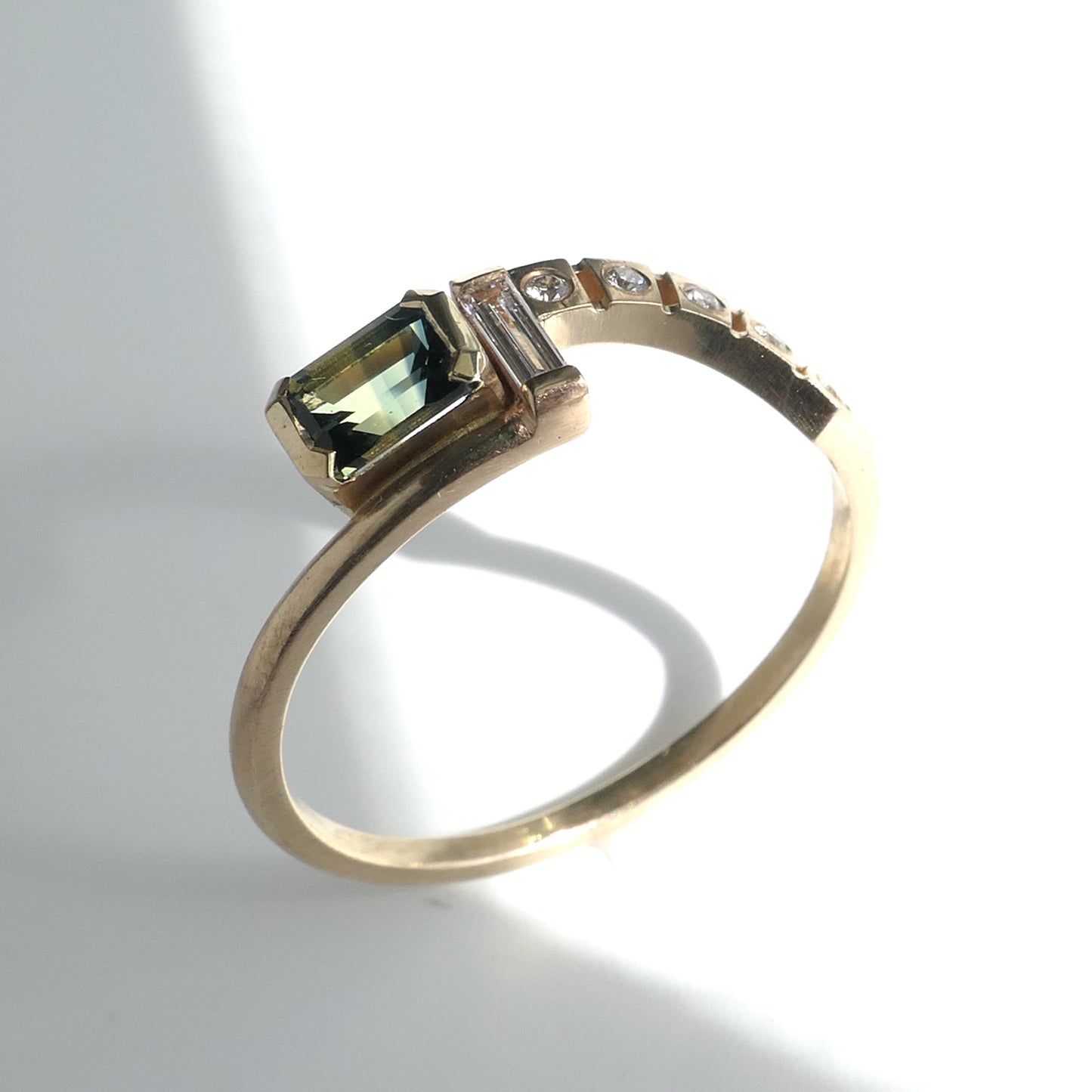 Semi Arch Band With Bi-Color Sapphire