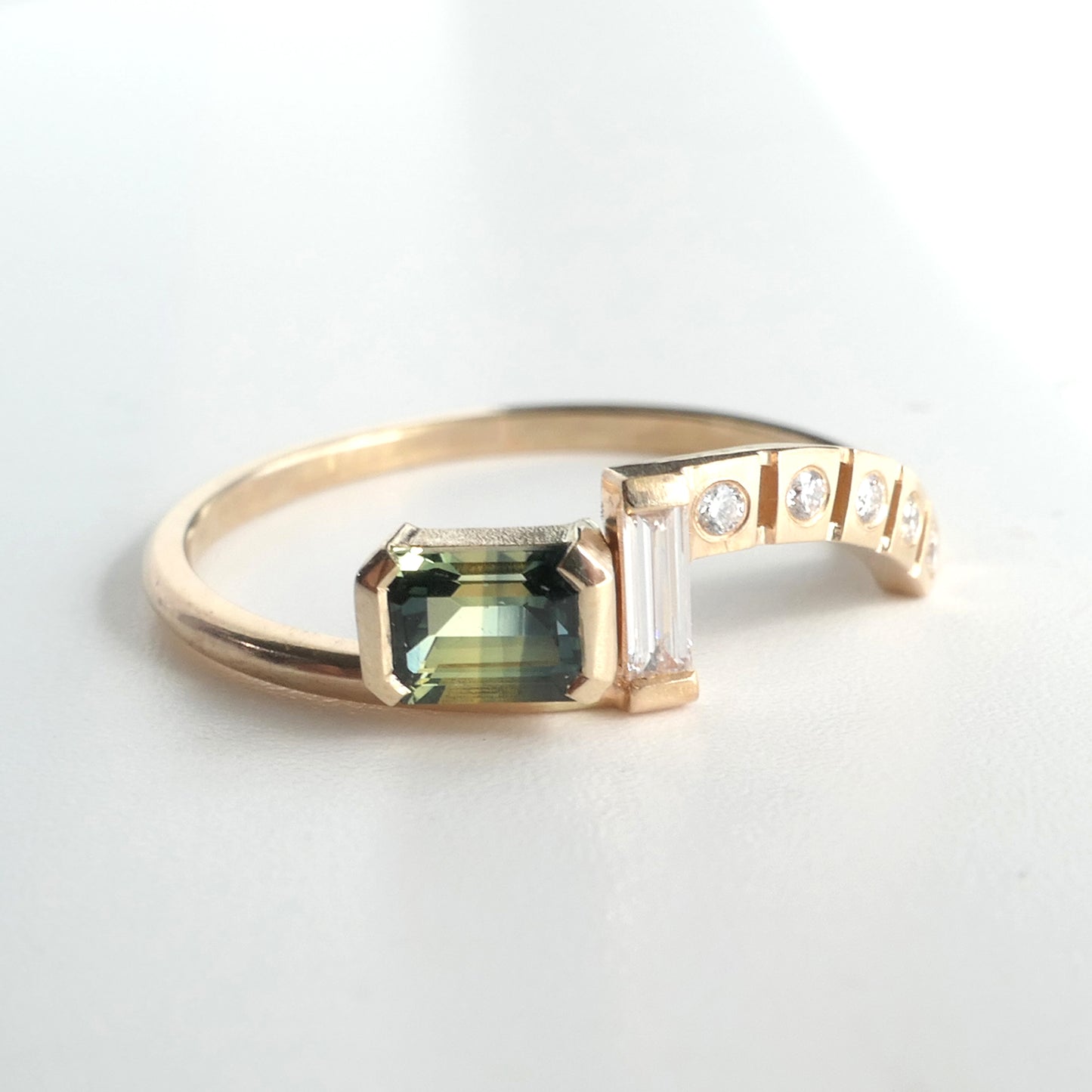 Semi Arch Band With Bi-Color Sapphire