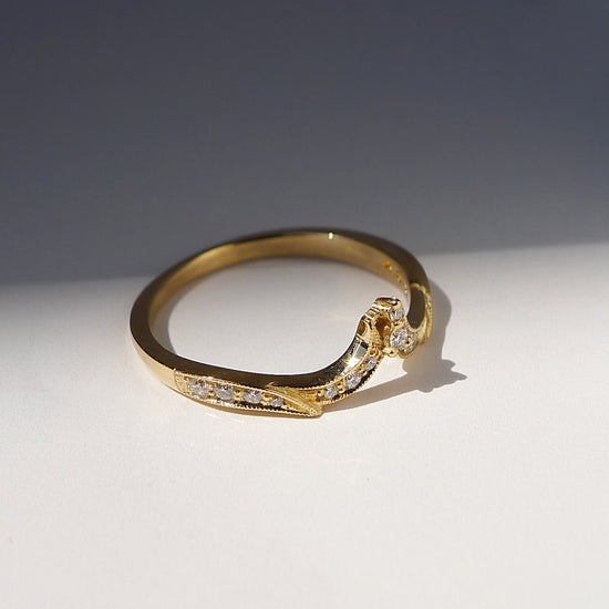 Load image into Gallery viewer, Tzviya Ring With Brilliant Diamonds
