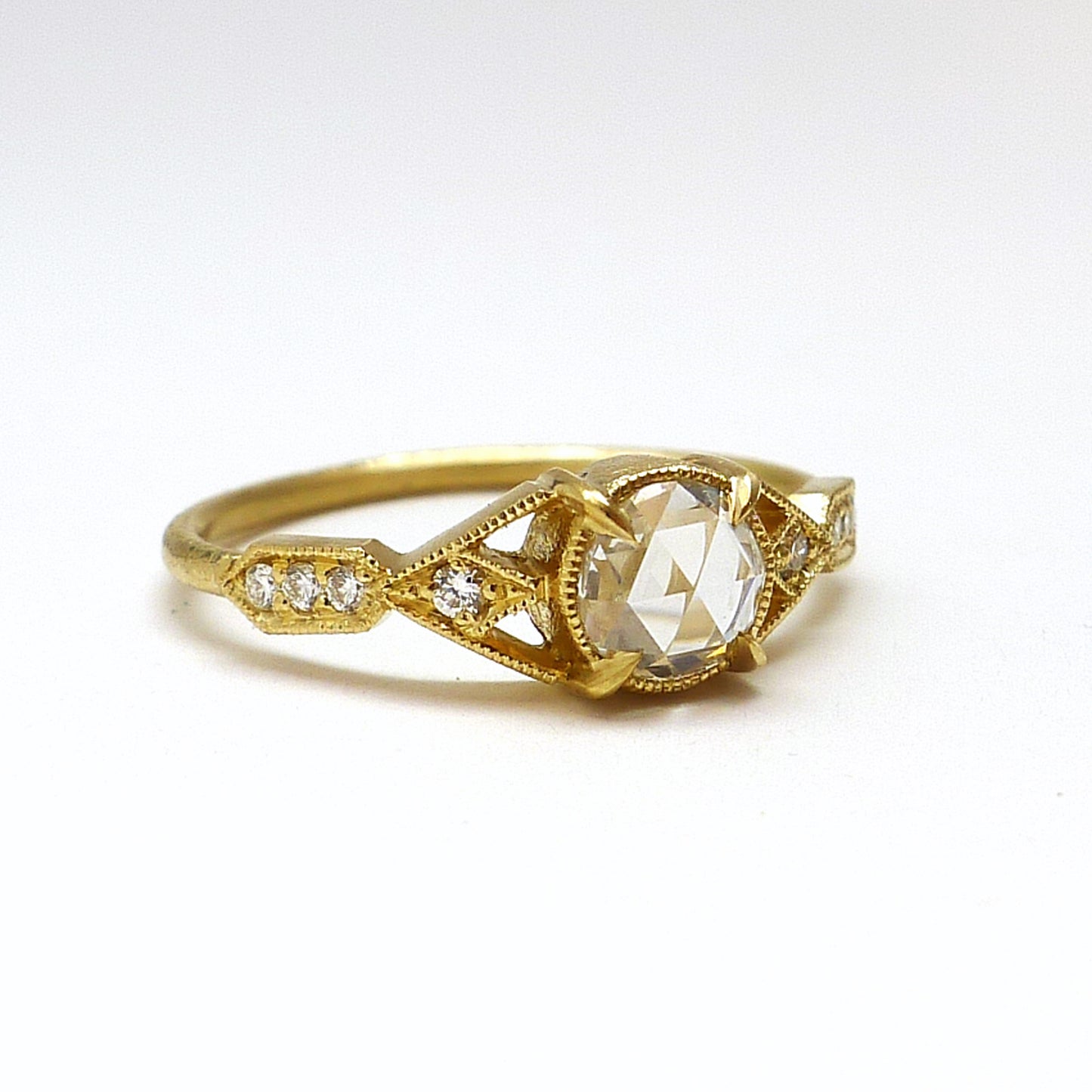 Aestas Ring With White Diamond