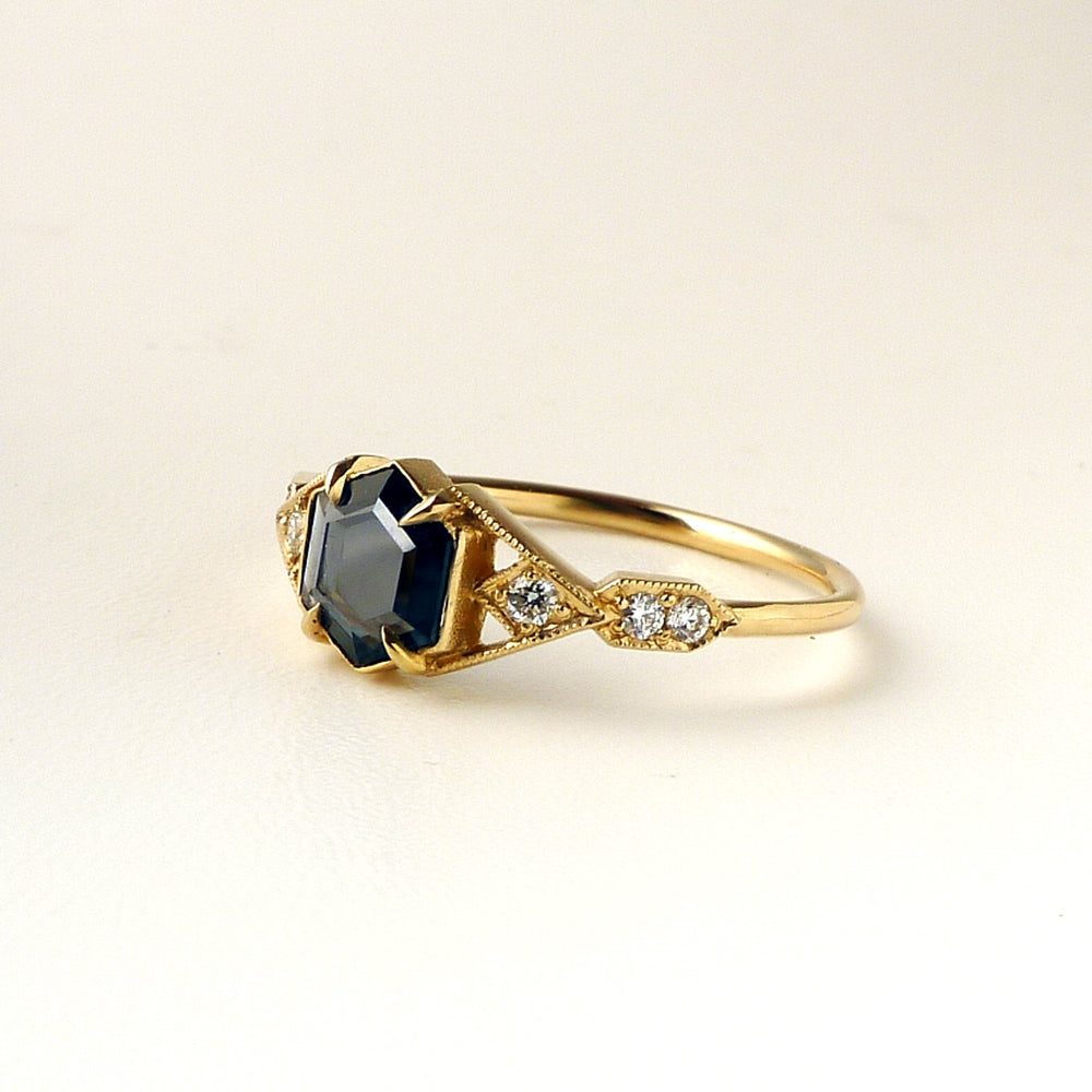 
            
                Load image into Gallery viewer, Casia Vestra Ring with Portrait Cut Spinel
            
        