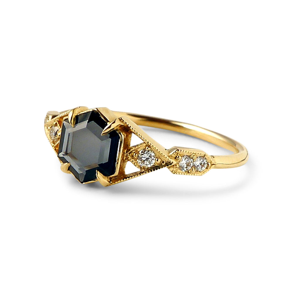 
            
                Load image into Gallery viewer, Casia Vestra Ring with Portrait Cut Spinel
            
        
