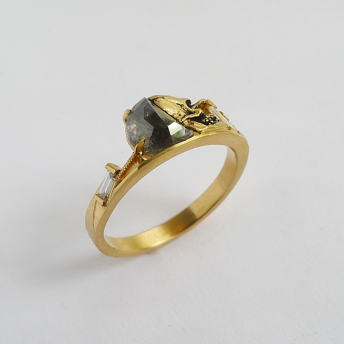 Lux Mori Ring