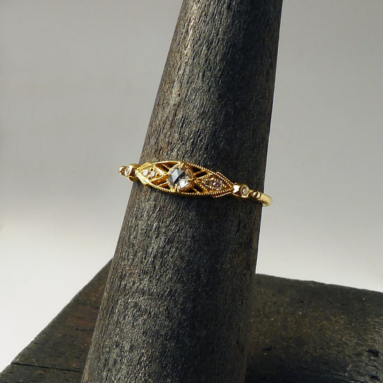 Minima Ring w/ White Diamond Rose Cut