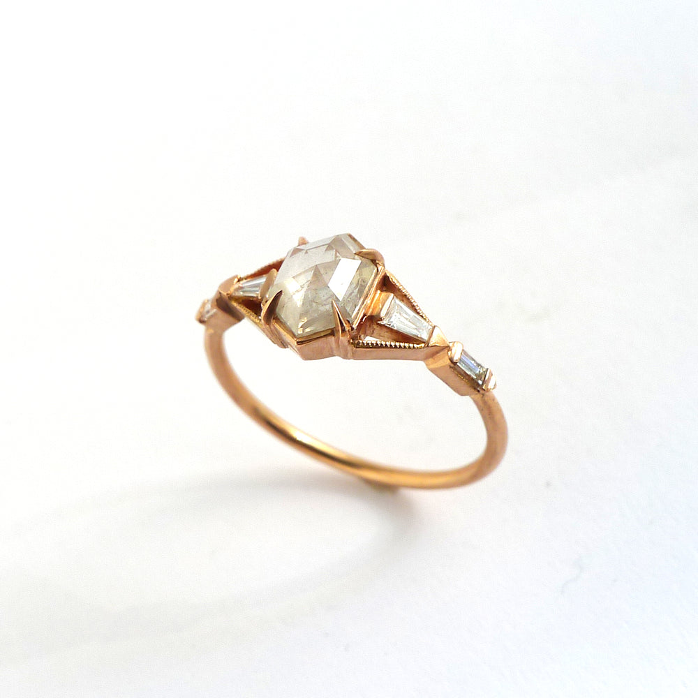 
            
                Load image into Gallery viewer, Obel Ring With Icy Gray Diamond
            
        