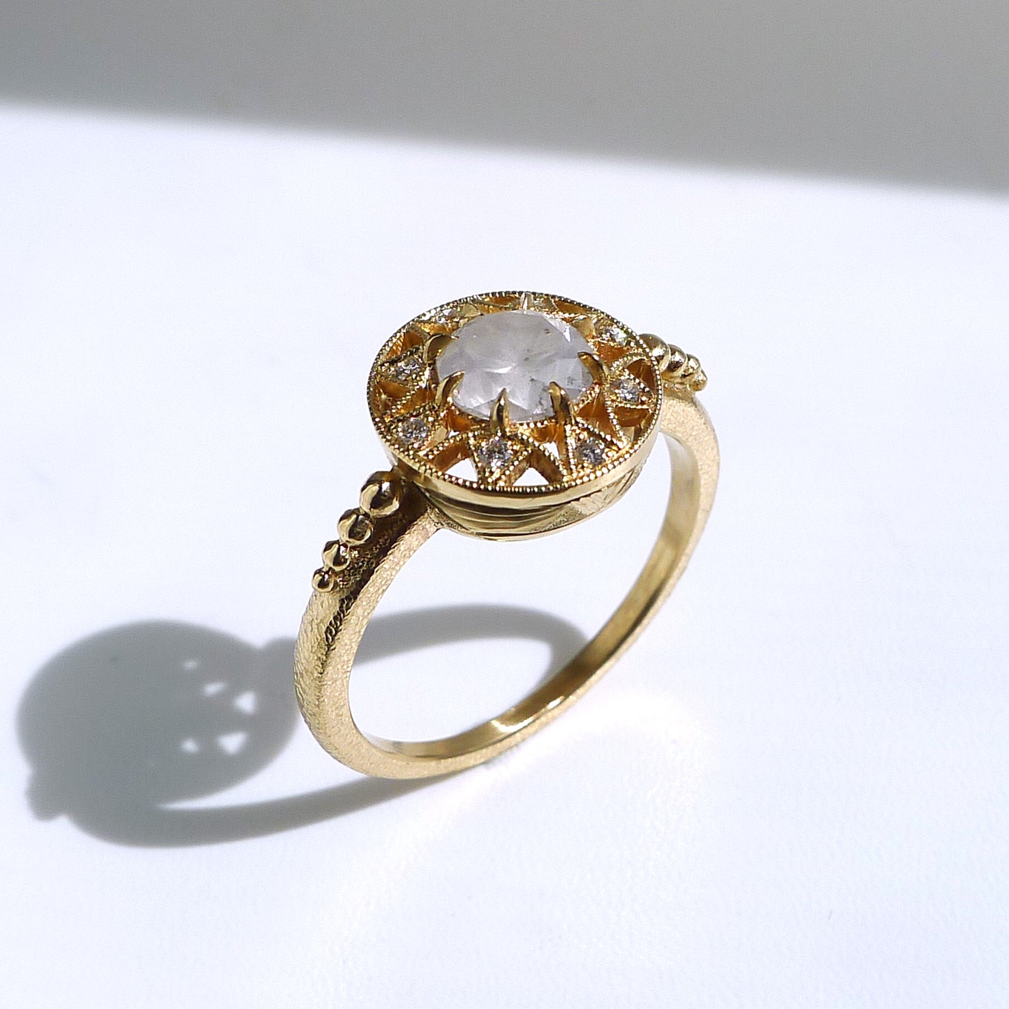 Zenith Ring With .92ct Opalescent Gray Diamond Brilliant