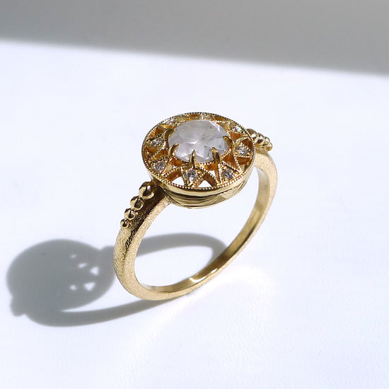 Zenith Ring With .92ct Opalescent Gray Diamond Brilliant
