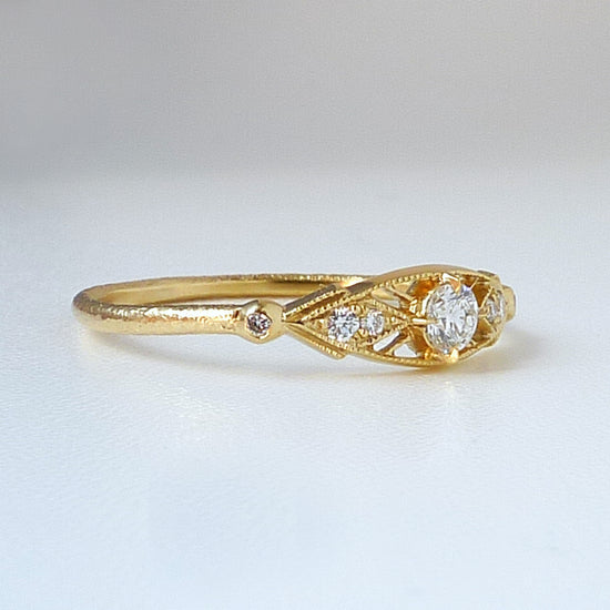 Minima Ring w/ White Diamond Brilliant